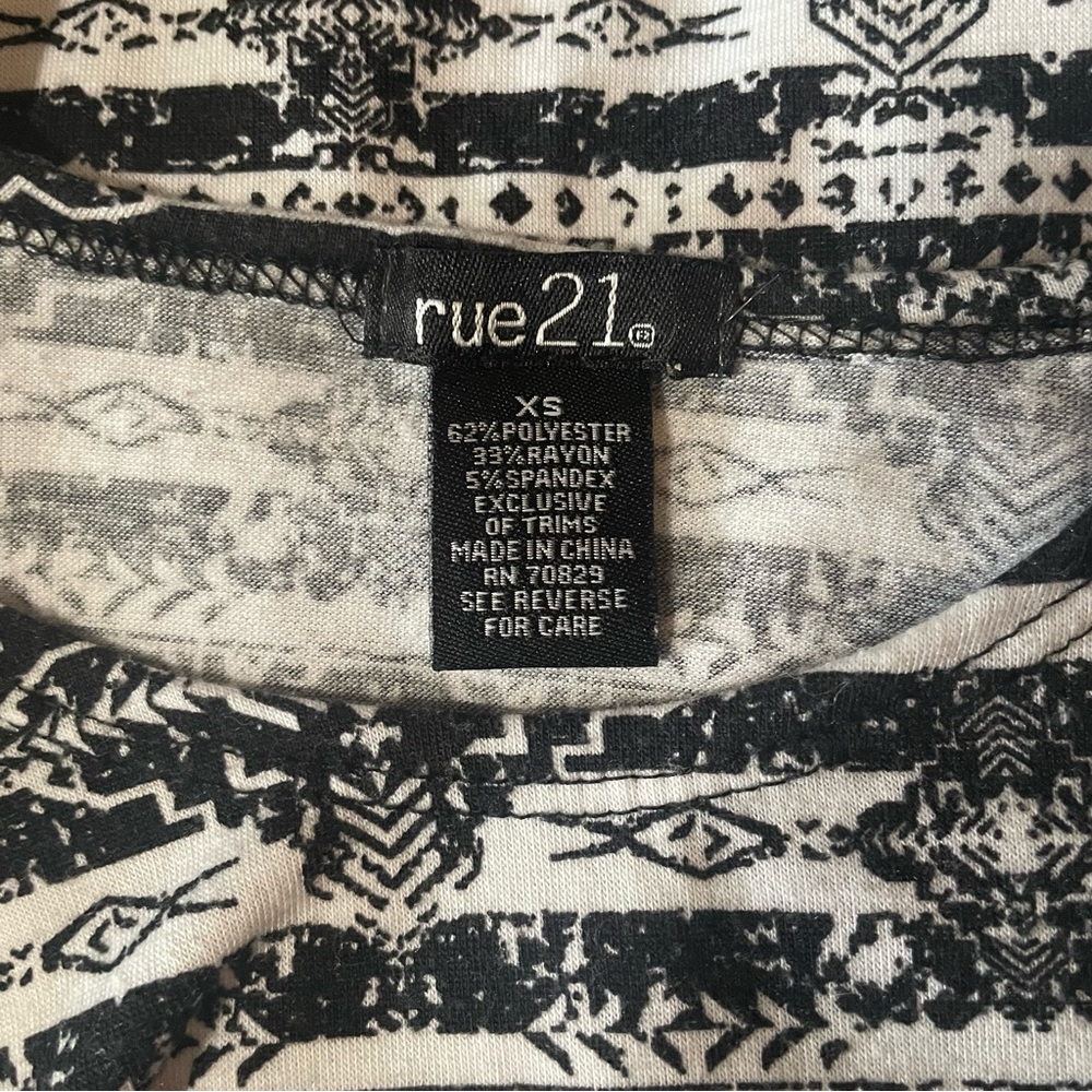 Rue 21 Top - Picture 3 of 3